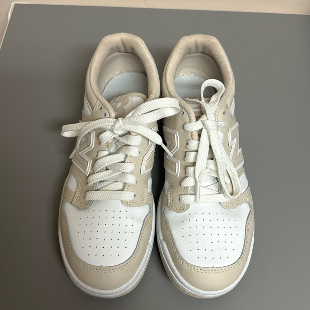 Brand new New Balance beige and white sneakers style 480 size 5.5 fits a 7-7.5